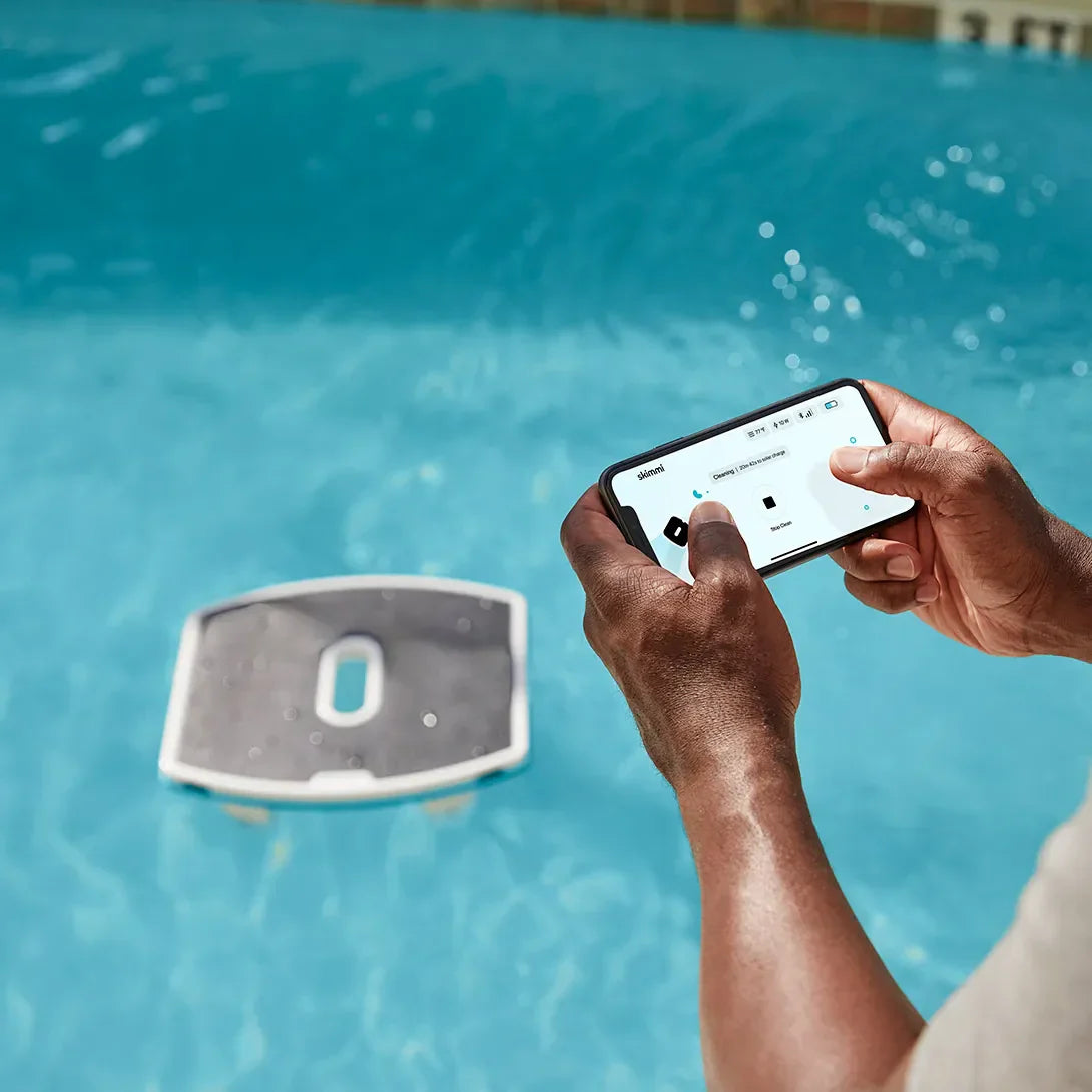 Dolphin Skimmi - Solar Powered Pool Skimmer